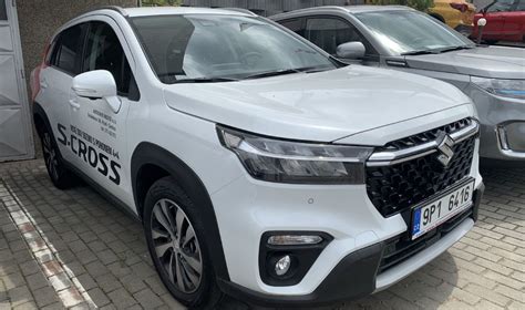 Ilustrační obrázek vozu Suzuki s logem Assistance
