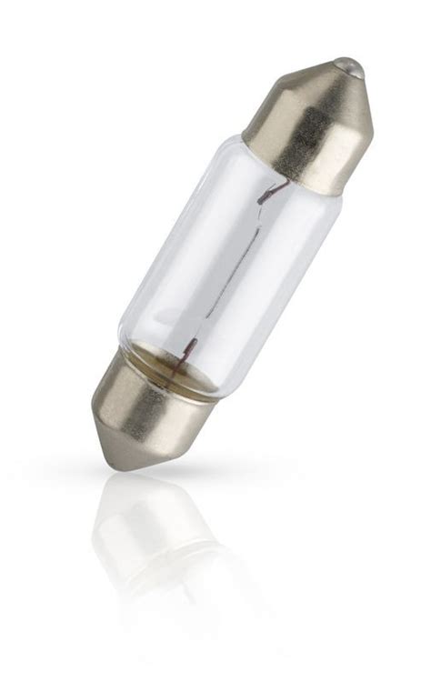 Detailní pohled na žárovku C5W.