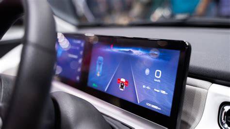 Infografika: Smart Cockpit a dvouúhlopříčkové displeje ve Clio