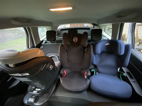 Ilustrace správného umístění dětské sedačky v Citroënu C3