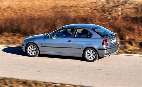 Infografika: Schéma montáže střešního okna na BMW E46 Compact