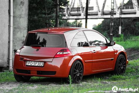 Obrázek ukazující přední a zadní nárazník Vega/Vega_Evo pro Renault Megane II RS