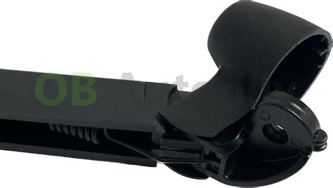 Detailní pohled na hřídelku motorku zadního stěrače s případnou korozí a znázornění stahovacího přípravku.