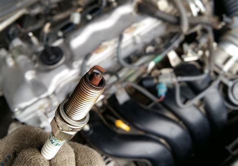 detail zapalovací svíčky s popisem opotřebení