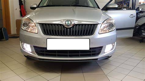 Grafika srovnání mlhovek a DRL pro Škoda Fabia II