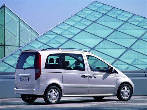 Mercedes-Benz Vaneo interiér rodinné MPV