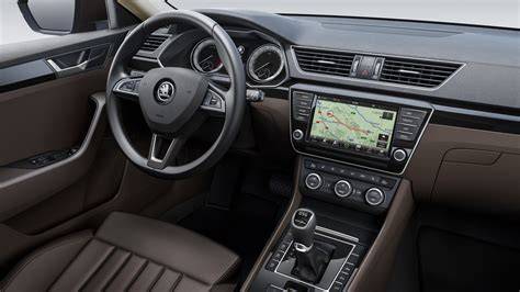 Škoda Superb III interiér a motor
