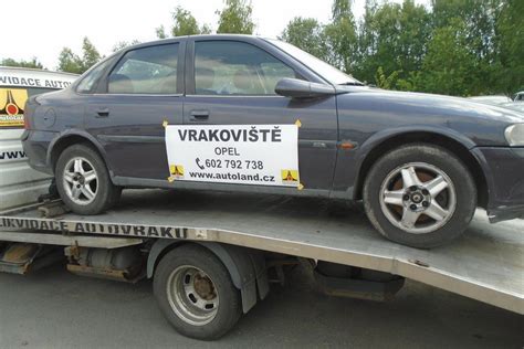 Infografika: Jak probíhá výběr a nákup dílů z vrakoviště Opel