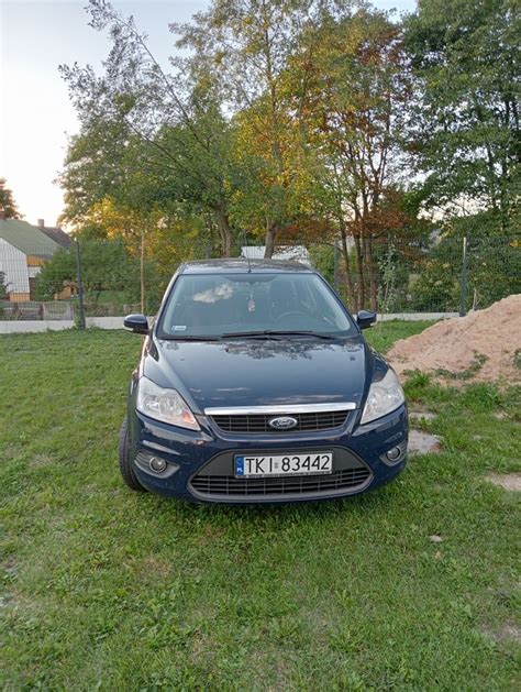 Boční pohled na Ford Focus Mk II po faceliftu s důrazem na designové prvky Kinetic Design