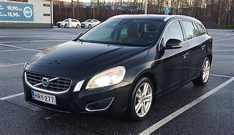 Infografika: Volvo V60 D5 AWD - konfigurace a parametry