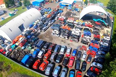 Ilustrační foto autovrakoviště s díly