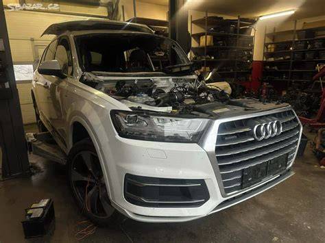 Fotografie rozebraného Audi Q7 s vyznačenými díly k prodeji