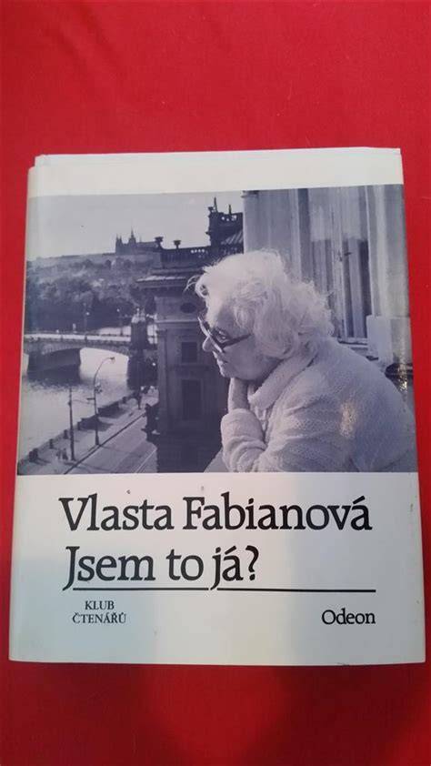 Obrazová ilustrace: Vlasta Fabianová na jevišti a portrétní fotografie