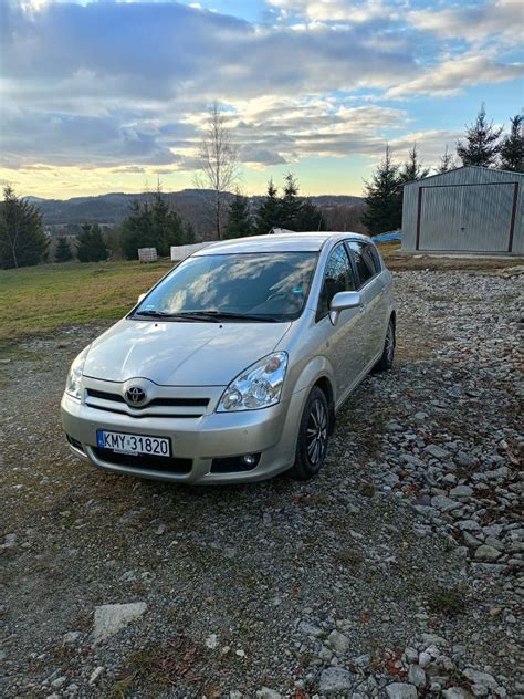Interiér Toyoty Corolla Verso s přístrojovou deskou a středovou konzolí