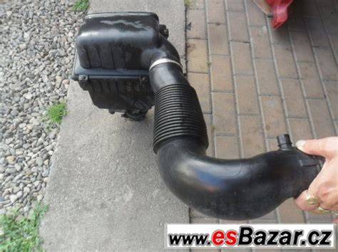 Airbox inside Peugeot 307 (vzduchový filtr box)