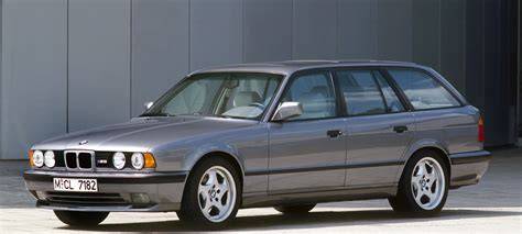 Schéma uchycení zadního nárazníku BMW E34 Touring