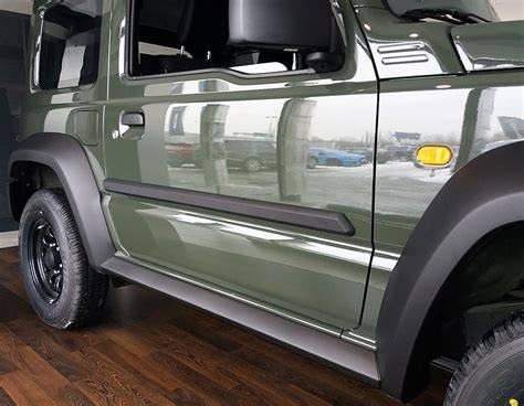 Ochranné boční lišty dveří Suzuki Jimny: ilustrační foto