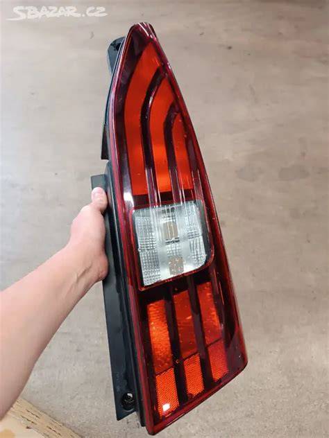 originální pravé zadní světlo Peugeot 308 II (OEM 9677817580)