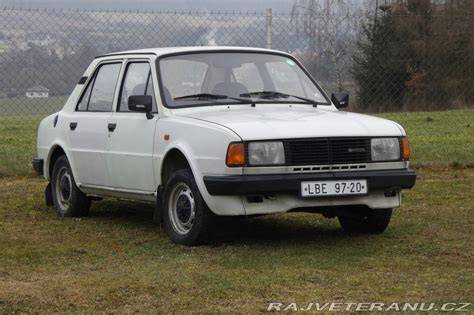 Škoda 105 120 sedan boční pohled