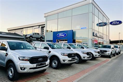 Ilustrační foto autoservisu s vozy Ford