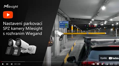 Detailní záběr na skleněnou čočku parkovací kamery