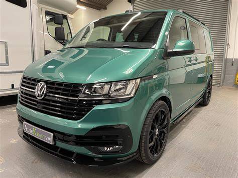 Infografika: Konfigurace policejního vozidla na platformě VW Transporter T6.1