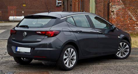 Infografika: Cesty diagnostiky problémů se světlomety Opel Astra K