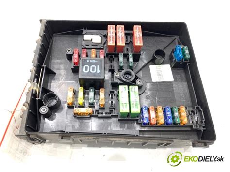 Detail pojistkové skříňky s označením F15