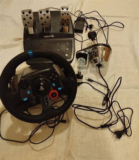 Informační grafika: Srovnání běžných Thrustmaster sad (volant - pedály - řadící páka) podle kompatibility