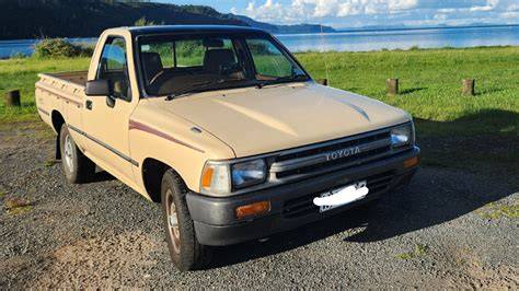 Schéma kroků výměny nárazníku Toyota Hilux 1990