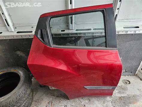 Mapa montážních bodů pro zadní dveře Nissan Sunny