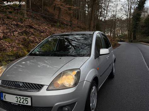 Infografika: Ford Fiesta 2009 - typické motorizace, výbava a servisní nároky