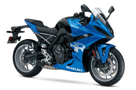 Infografika: Porovnání GSX-8S, GSX-8R a GSX-8TT ve statickém provedení a klíčových parametrech
