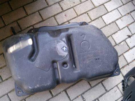 Průřez palivové nádrže ve voze Toyota Yaris