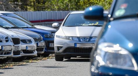 Ilustrační foto autobazaru s nabídkou ojetých vozů