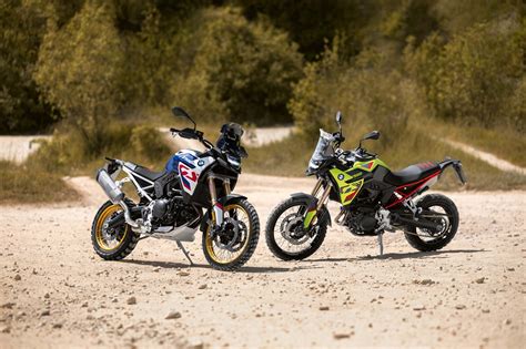 Grafika: porovnání sedaček BMW F800GS - originál vs. Touratech