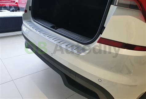 Detailní fotografie zadního nárazníku Škoda Felicia s vyznačenými díly