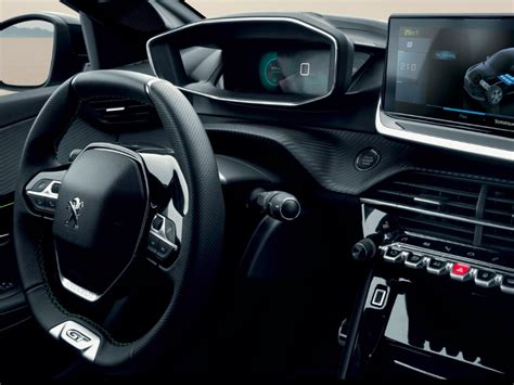 Interiér vozu Peugeot e-208 s digitálním displejem a dotykovou obrazovkou
