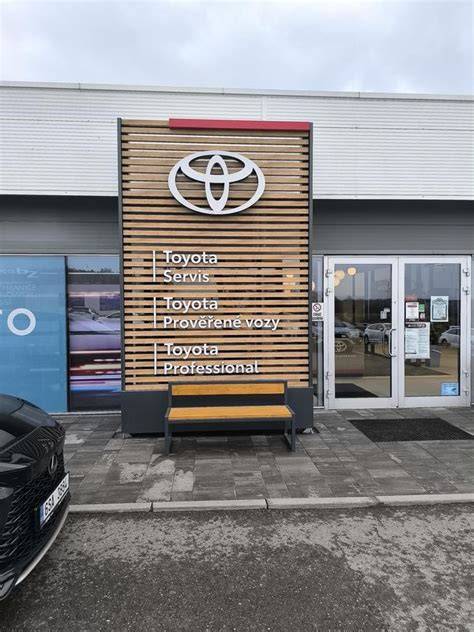 interiér čekárny a zákaznický servis Toyota Dolák Příbram