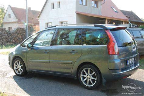 Srovnání verzí: 7 míst, motor 2.0HDi, manuální/automat, LED, tažné