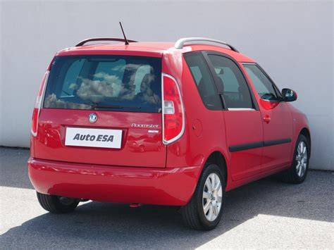 Infografika: "Škoda Roomster 1.2 TSI - parametry a výbavy"