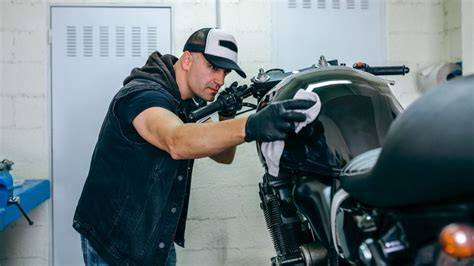 Bezpečnostní tipy při údržbě motocyklu a vozu BMW