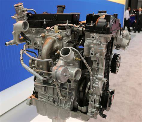 Infografika: EcoBoost architektura (turbo, GDI, VVT)