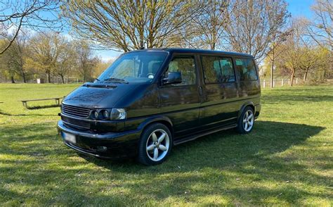 Fotografie vzoru Projekt Zwo masky pro VW T4 - detail šikmých světel a laminátového materiálu