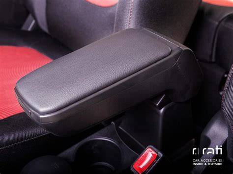 Detail loketní opěrky Suzuki Jimny z kvalitního materiálu