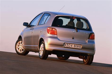 Infografika: Srovnání verzí zrcátek Toyota Yaris P1 (04/2003 - 12/2005)