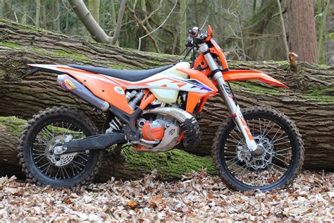 Infografika: Srovnání výfukových systémů pro KTM EXC 300