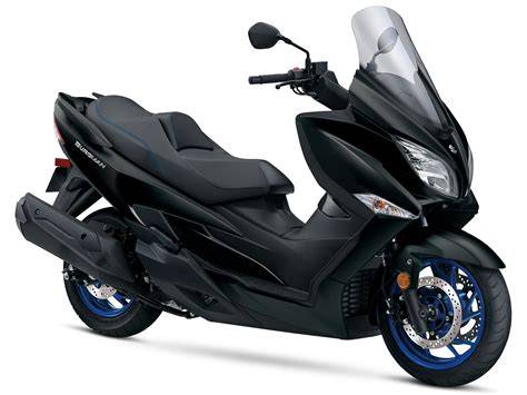 Infografika: Srovnání verzí Suzuki Burgman 400 a jeho nejčastější výbavy