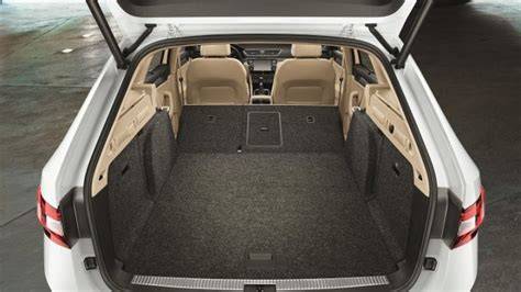 Interiér a zavazadlový prostor Škoda Superb Combi