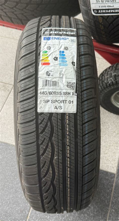 Grafické znázornění průměrné ceny letní pneumatiky Dunlop SP Sport 01 v rozměru 225/50 R17 v průběhu času.